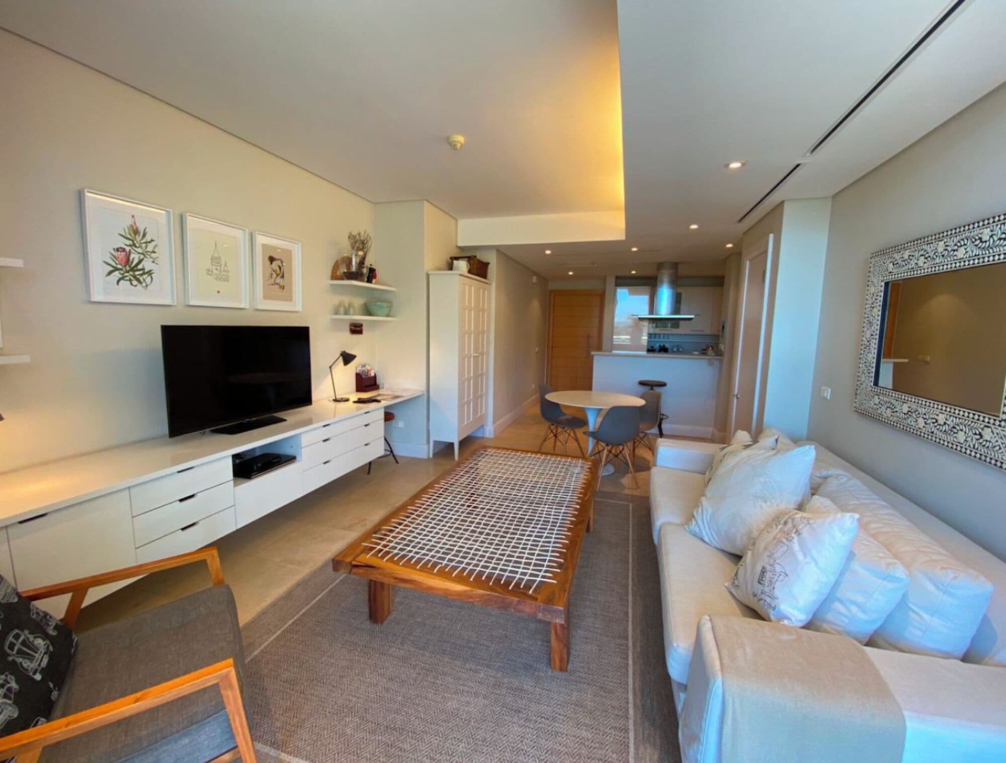 Mountain Marina Luxury Apartments尊贵一卧室公寓