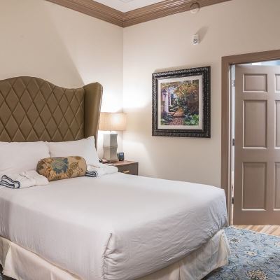 Queen Room-Accessible Andrew Pinckney Inn Promo Code