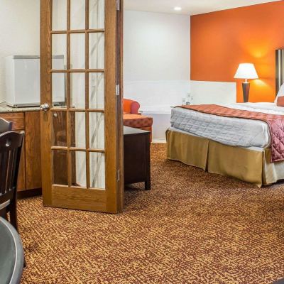 King Suite With Sofa Bed-Non-Smoking Rodeway Inn & Suites - Okoboji Promo Code