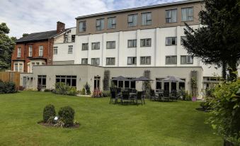 Best Western Plus Pinewood Manchester Airport-Wilmslow Hotel - Housity