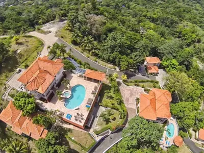 Tropical Lagoon Resort Отели в г. 
