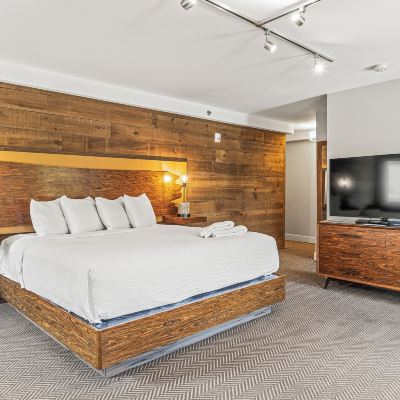 Deluxe King Suite Basecamp Lodge Promo Code