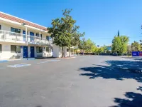 Motel 6 Redding, CA - South โรงแรมในเร็ดดิ้ง