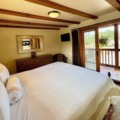 King Suite with Balcony Blue Iguana Inn Promo Code