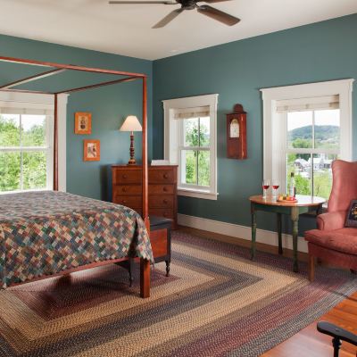 Premium Room, in the Hillside Cottages, 1 King Bed, Non Smoking Inn at Hermannhof Promo Code