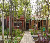 Rahees Bi Roambay -Backpacker Hostel