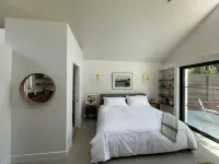 Brand New Charming Guest House in lovely Northwest Glendale CA. Private &Quiet