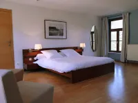 Hôtel - Ferme du Château d'Ahin Hotels in 