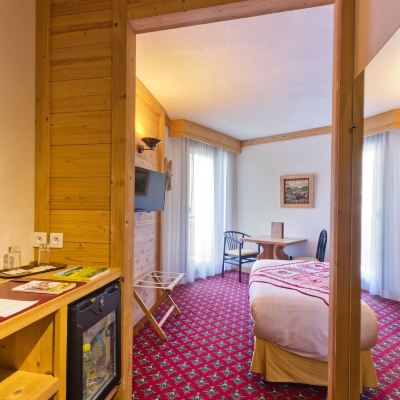 Traditional Queen Room Hotel le Littoral Promo Code