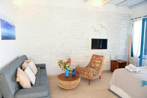 带阳台和海景的豪华双人房