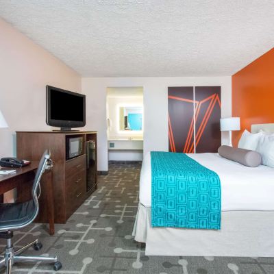 1 King Bed,Mobility/Hearing Impaired Accessible Room,Smoking Howard Johnson by Wyndham Ocala FL Promo Code