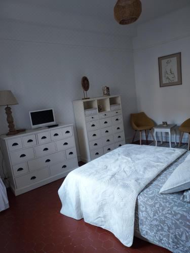 带阳台的两卧室公寓