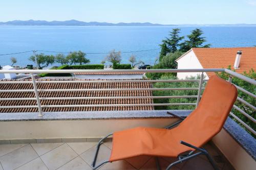 带露台的两卧室豪华海景公寓