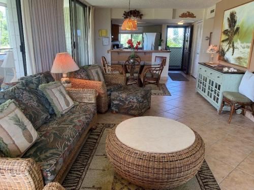 White Sands Beach Condo #324. Big Patio!! Ocean and Mountains Across from Beach! Two-Bedroom Townhouse