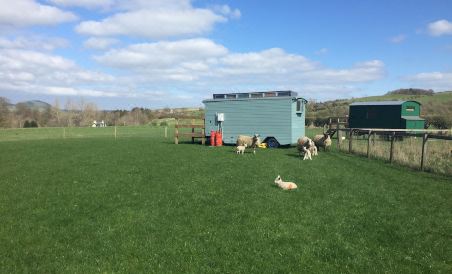Showman's Hut @ Westcote - Housity