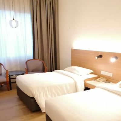 Superior Twin Room (Newly Renovated) Kupon Crystal Crown Hotel Harbour View