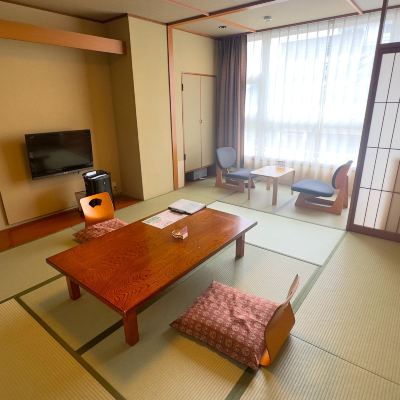 Japanese Style Room with 6 or 8 Tatami Town Side