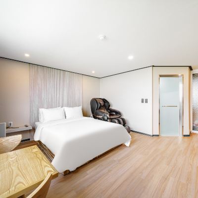 Suite VIP (Large Massage, Top Floor View, Dressing Room, Bathtub)