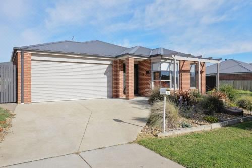 Bay Retreat Three-Bedroom House