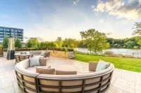 Courtyard Appleton Riverfront