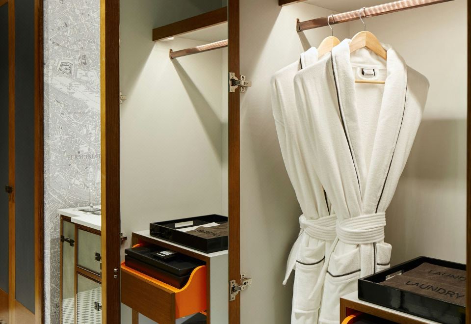 阳台套房（带泰晤士景观）