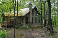 Cozy 3-bedroom Cabin in the Woods - No Cleaning Fee Hôtels à : 
