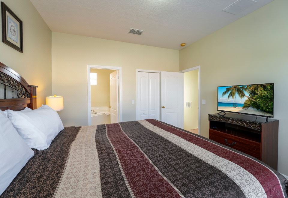 门禁社区绿洲带泳池和水疗-精致家庭休闲