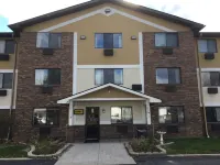 Super 8 by Wyndham Canton/Livonia Area Hotels in Canton