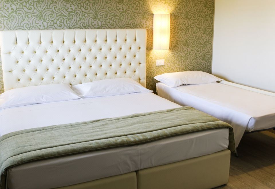 经典双人房（1 张双人床或 2 张单人床）， 1 间卧室， 冰箱， 城市景观