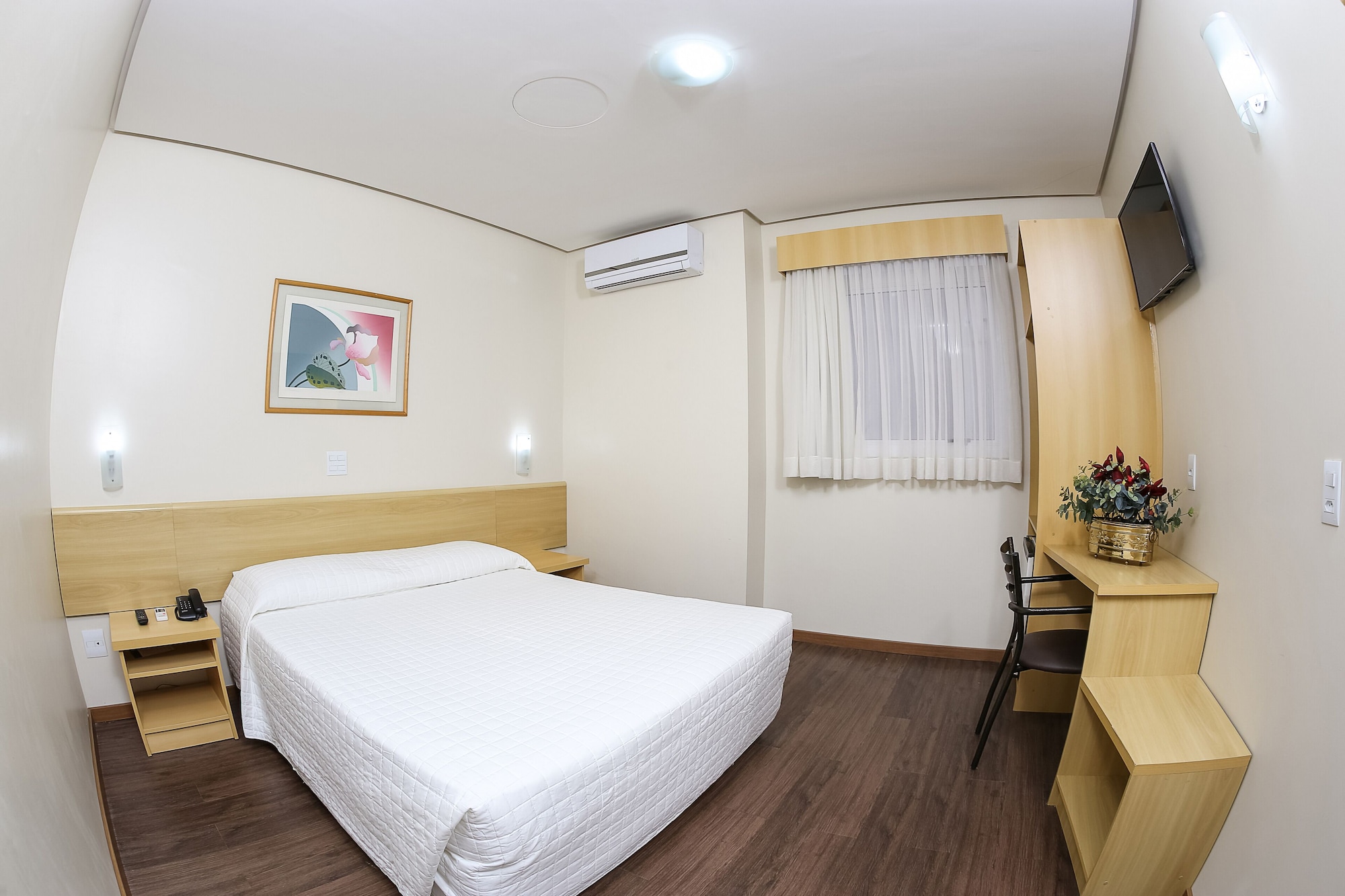 标准双人间 - 带一张双人床