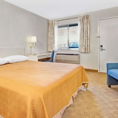 Mobility/Hearing Accessible Queen Room with Roll-In Shower Travelodge by Wyndham Mill Valley/Sausalito Promo Code