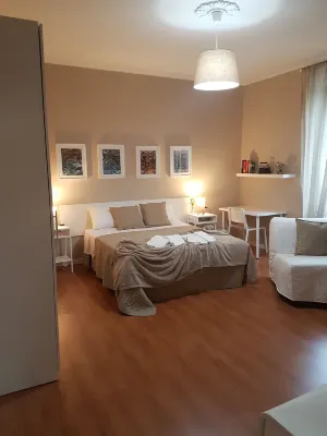 AstraLek - Pet & Trekking - Free Parking - Vicino Ospedale Manzoni