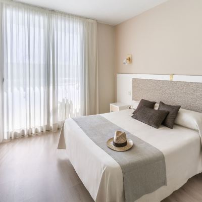 Double Room With Extra Bed (2 Adults + 1 Child) Hotel Indalo Park Promo Code