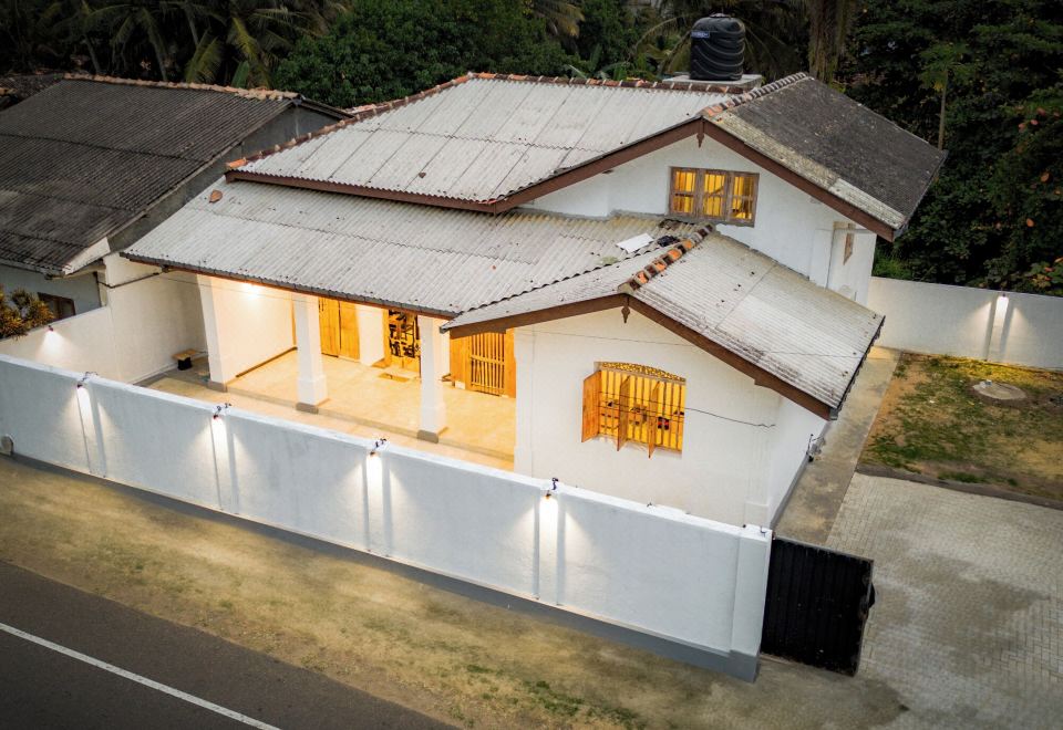 Hotel White on White, Exterior, Hotel Exterior