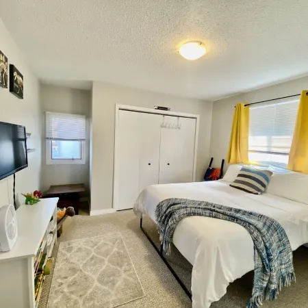 Hoodoo Hideout | Family Retreat | King Suite