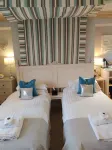 The Bath House Boutique B&B - in-Room Breakfast - Free Parking