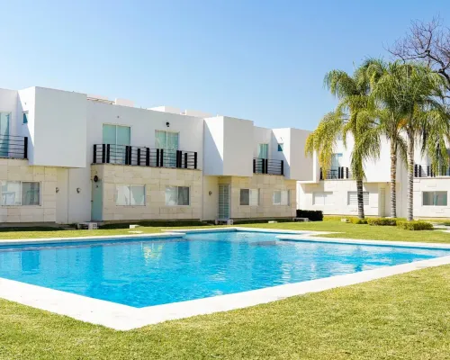 Modern House in Yautepec l Pool & Garden Hotels in Yautepec