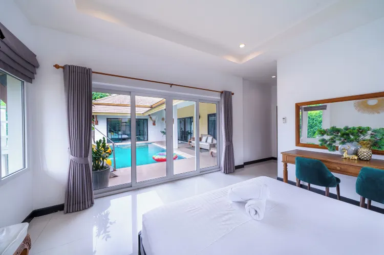 Romantic Villa, Pool View