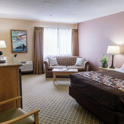 Queen Room - Upstairs Wallace Inn Promo Code