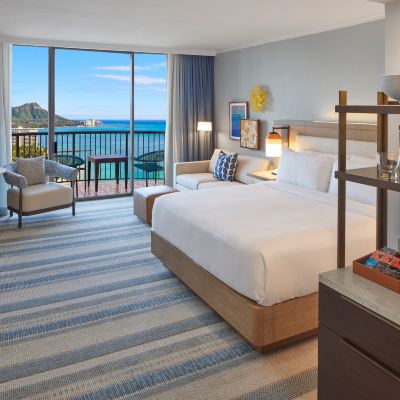 Rainbow Kai 舒適高樓層特大床，適合行動不便/聽力障礙人士的浴缸 夏威夷威基基海灘希爾頓度假飯店優惠