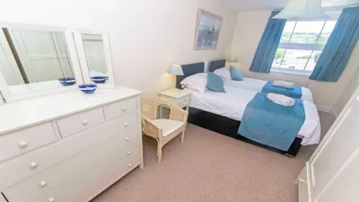 Cloudbreak | Hot Tub* | Log Burner, Dogs Welcome Hotels in 