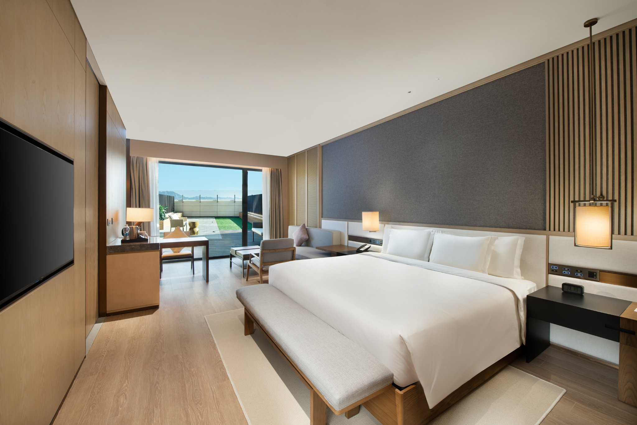 豪华大床私汤温泉庭院房