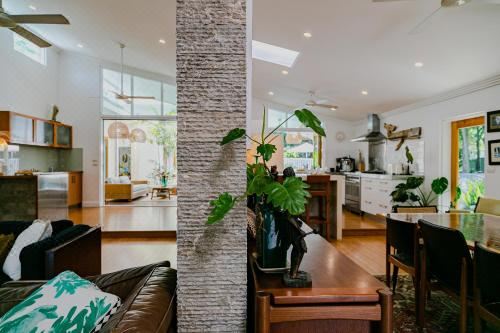 Pineapple Petes Beach House Holiday Home