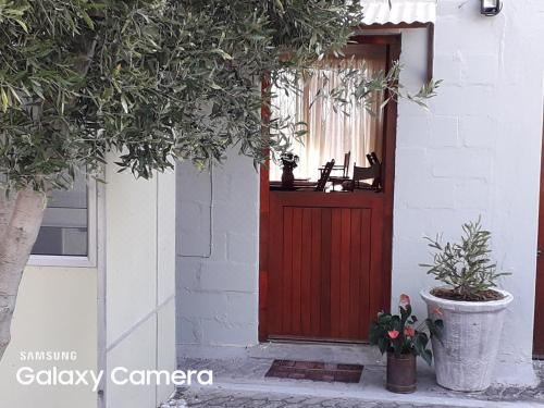 带阳台和海景的豪华双人房