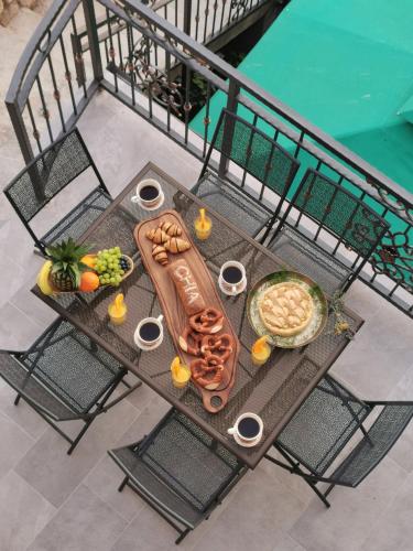 带露台一室公寓