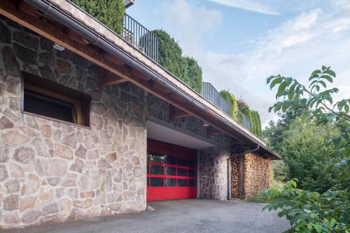 高级一卧室带阳台公寓