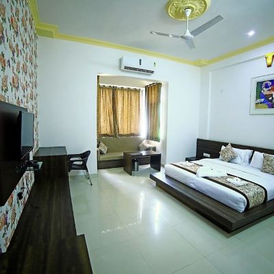 Deluxe Room with One Double Bed Non-Smoking