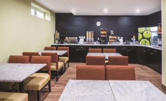 La Quinta Inn & Suites by Wyndham Brooklyn Central