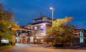 Travelodge by Wyndham Oshawa Whitby