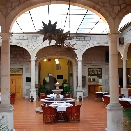 Howard Johnson by Wyndham Morelia Calle Real